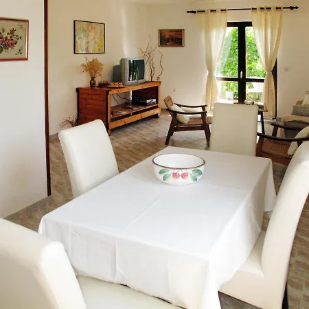 Holiday home Lara - Pul410 By Interhome