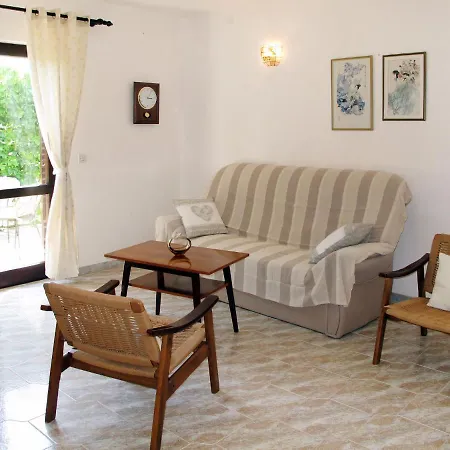 Holiday home Lara - Pul410 By Interhome