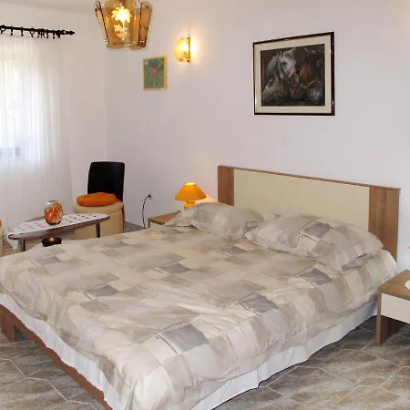 Дом отдыха Lara - Pul410 By Interhome *