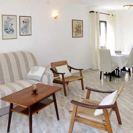 Lara By Interhome Semesterbostad Peroj