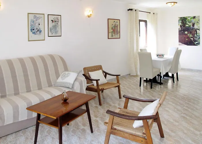 Lara By Interhome Semesterbostad Peroj